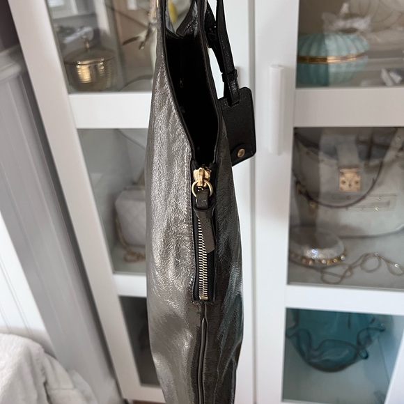 Authentic YVES SAINT LAURENT PATENT OLIVE GREEN TRIBUTE BAG PURSE TOTE - Picture 3 of 10